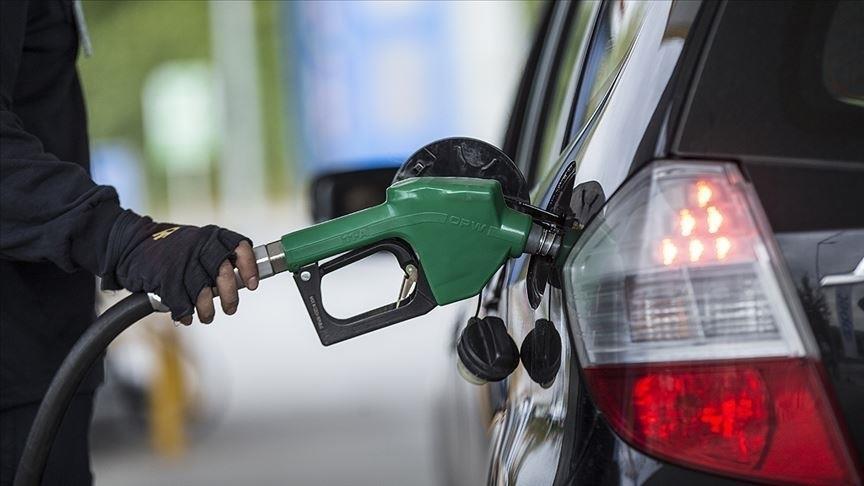 Orta Doğu'daki gerilimle yükselen petrol fiyatları, ABD'de benzin fiyatlarını yukarı çekti