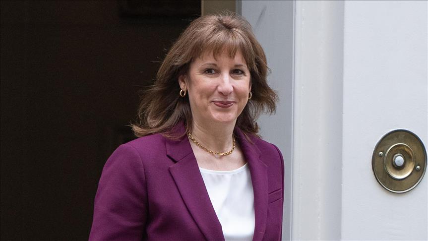 İngiltere Maliye Bakanı Reeves'den "stratejik petrol stoklarından piyasaya sürmeye hazırız" açıklaması