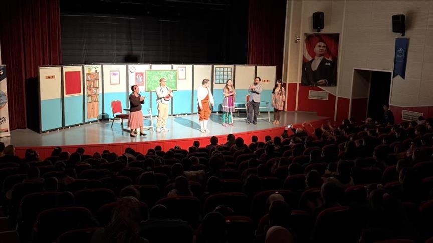 YEDAŞ'ın "Enerji Takımı" tiyatrosu Ordu'da çocuklarla buluştu