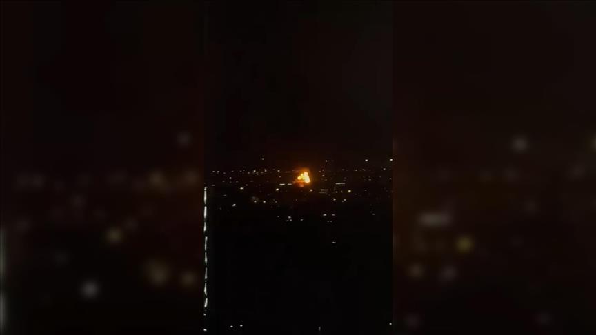 BAE'nin başkenti Abu Dabi kentindeki Şah Petrol Sahası'nda İHA saldırısı sonucu yangın çıktı