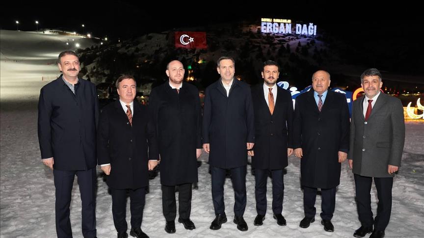 Enerji ve Tabii Kaynaklar Bakanı Bayraktar, Ergan Dağı Kayak Merkezi'ni ziyaret etti