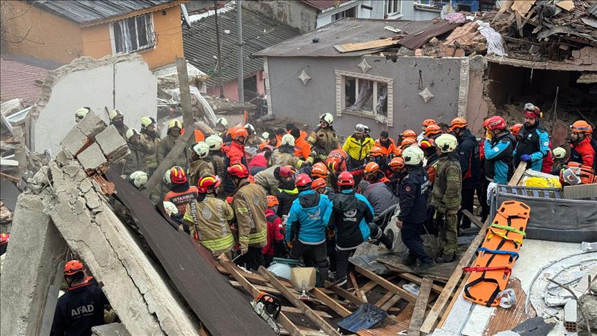 Fatih'te doğal gaz patlaması sonucu 2 bina çöktü