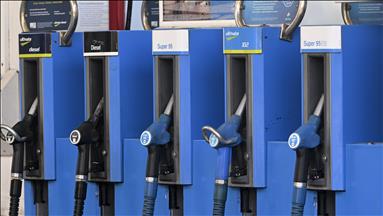 Fransa'da arz endişeleri nedeniyle soğuğa daha az dayanıklı akaryakıt satışına geçici izin verildi