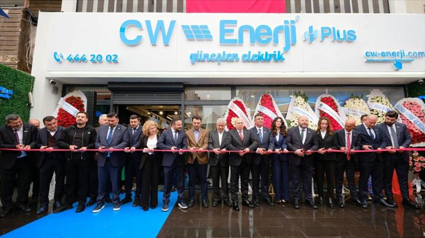 CW Enerji kendi enerjisini üreten akıllı İzmir Plus Bayisini hizmete açtı
