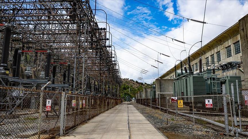 Spot market electricity prices for Monday, Apr. 6