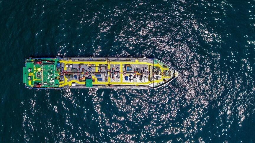 Russian-flagged tanker crosses Strait of Hormuz in raretransit amid conflict