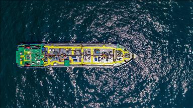 İran'a gıda taşıyan yük gemisi ve Irak'a giden tanker, Hürmüz Boğazı'ndan Basra Körfezi'ne girdi