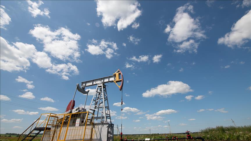 Oil prices rise on US-Iran tensions, supply concerns