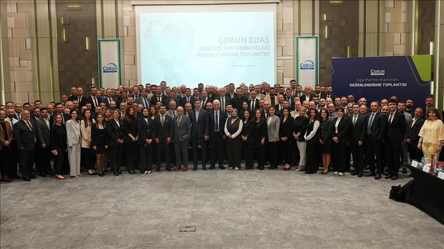 Çoruh EDAŞ ilçe performanslarını değerlendirerek çalışanlarını ödüllendirdi