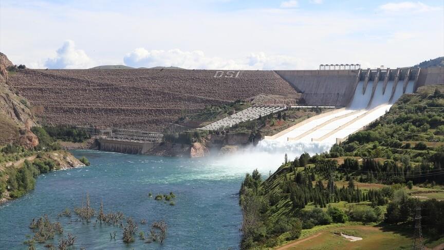 Türkiye's daily power consumption up 11% on May 18