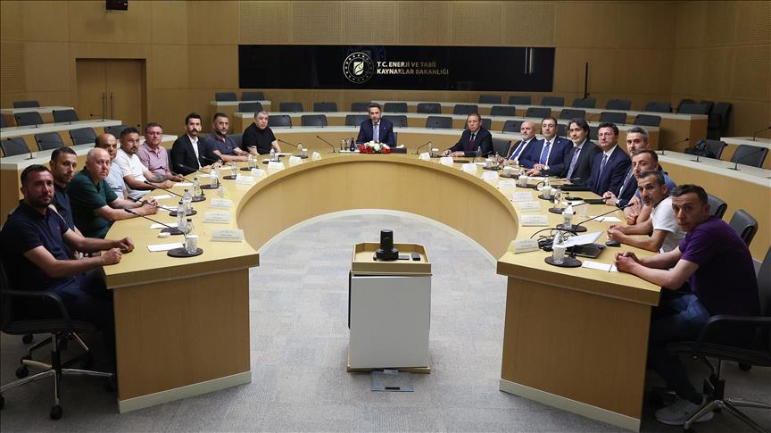 Bakan Alparslan Bayraktar, Doruk Madencilik işçilerini ağırladı