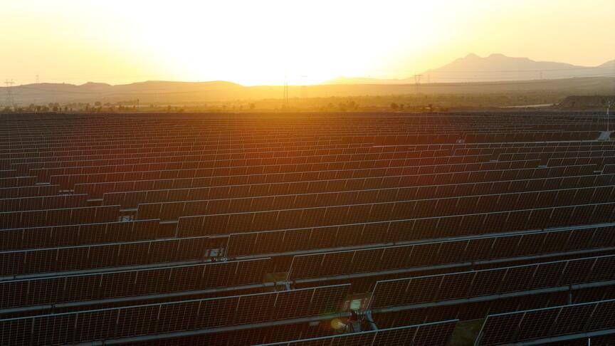 Küresel yenilenebilir enerji kurulu gücü 5 teravatı aşarak 2030 hedefinin yarısına yaklaştı