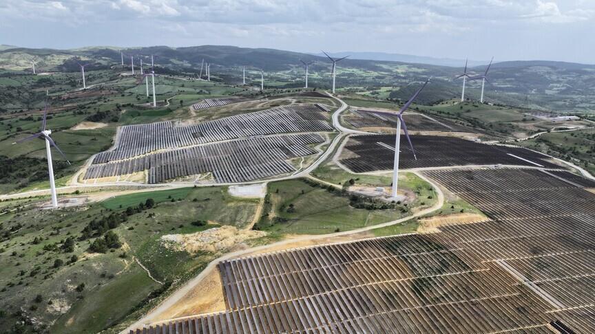 Global renewable energy capacity nears halfway to 2030 target as solar drives growth