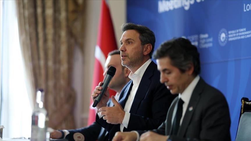 Bakan Bayraktar, Londra'da Türkiye'nin enerji dönüşümü yol haritasını uluslararası yatırımcılarla paylaştı