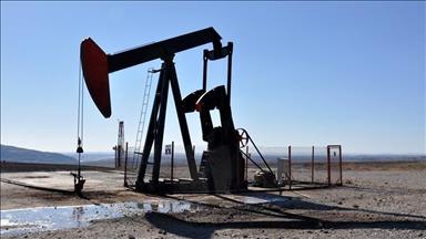 Brent petrol, jeopolitik risklerin azalmasıyla yüzde 5'ten fazla düştü