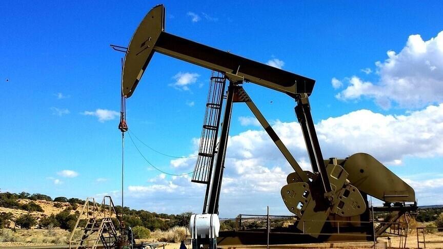 Oil prices fall over 5% as US-Iran talks set to resume
