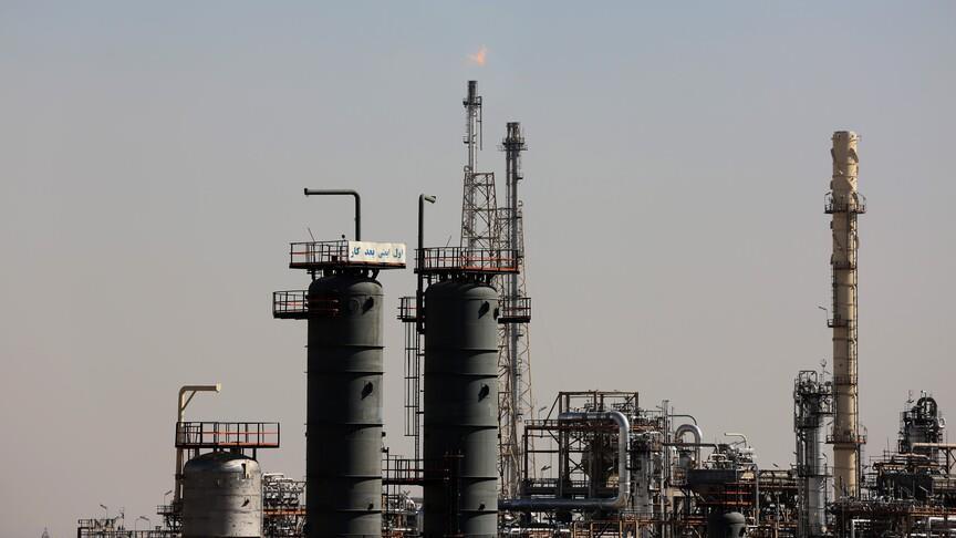 Oil prices edge higher as geopolitical risks fuel supply concerns