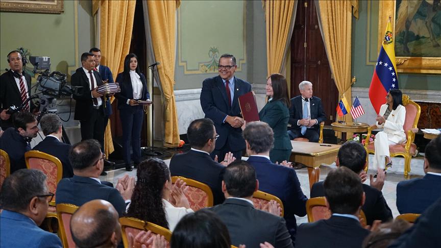 Venezuela signs major energy deals with Chevron, Eni during US visit