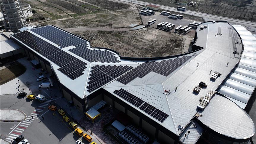 Türkiye, çatılarındaki 120 gigavatlık güneş potansiyeliyle elektrik talebinin yüzde 45'ini karşılayabilir