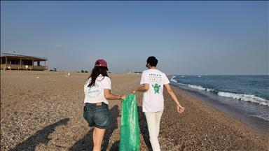 Caretta caretta yavrularının denize yolculuğuna kırmızı LED desteği