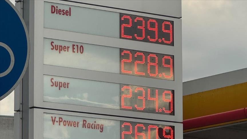 Orta Doğu’daki gerilim Almanya’da benzin fiyatlarını tarihi seviyelere taşıdı