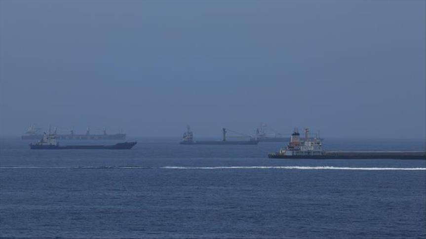 İngiltere Deniz Ticaret Operasyonları: Hürmüz Boğazı'nda petrol tankeri kaynağı bilinmeyen mühimmatla vuruldu