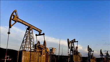 Brent petrolün varili 104,47 dolardan işlem görüyor
