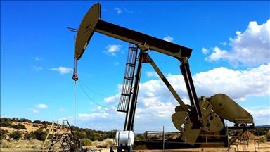 Oil prices head for weekly gains amid Middle East risks, US inventory draw