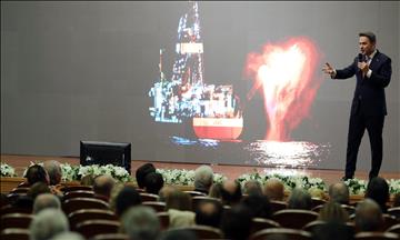 Bakan Bayraktar, Türkiye'nin, 2040'ta enerjisinin yüzde 70'ini yenilenebilir kaynaklardan sağlayacağını bildirdi: