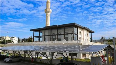 Ankara'da otoparkına güneş enerjisi sistemi kurulan cami elektrik faturasını sıfırladı