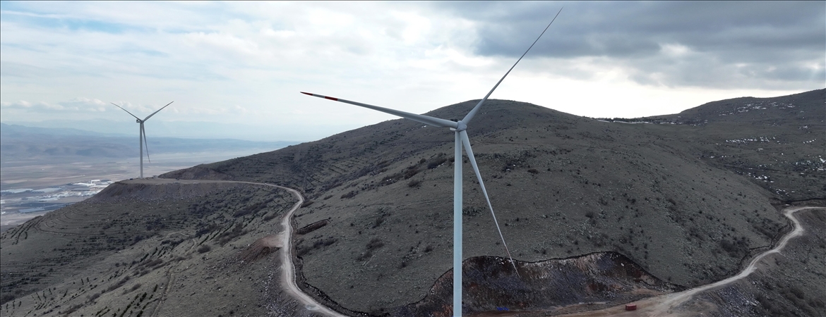 600 tonluk dev türbinler rüzgarı elektriğe dönüştürüyor