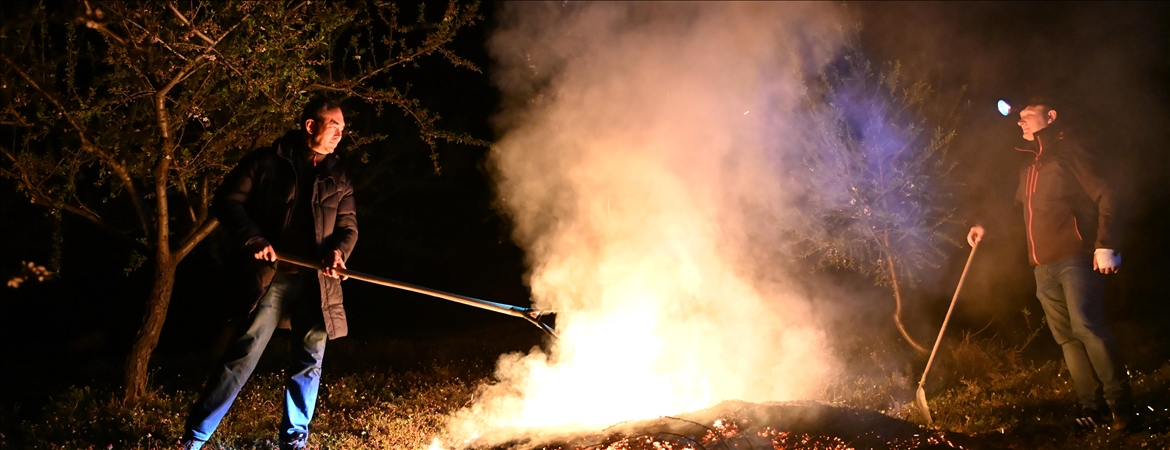 Manisa'da çiftçilerin zirai don mesaisi