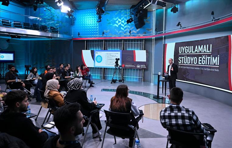 İletişim Başkanlığı ve Anadolu Ajansından geleceğin iletişimcilerine uygulamalı stüdyo eğitimi