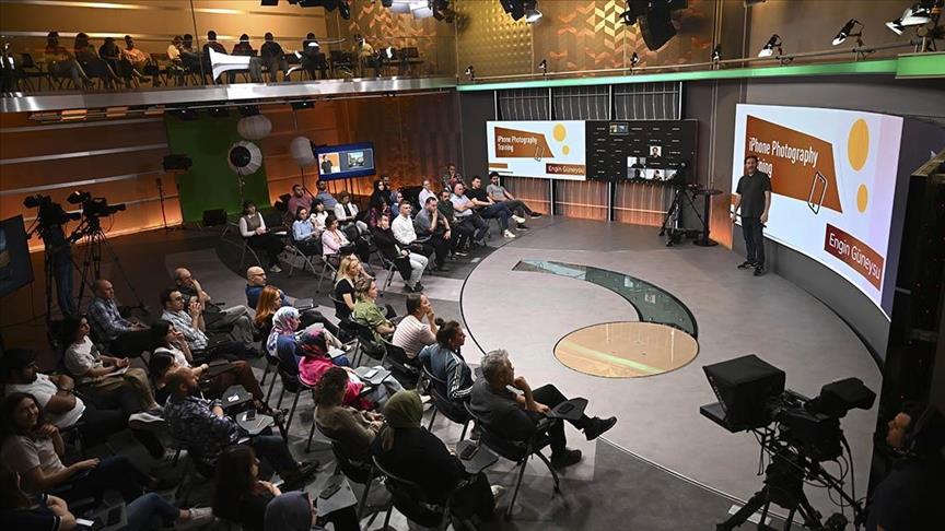 AA muhabirlerine mobil fotoğrafçılık eğitimi