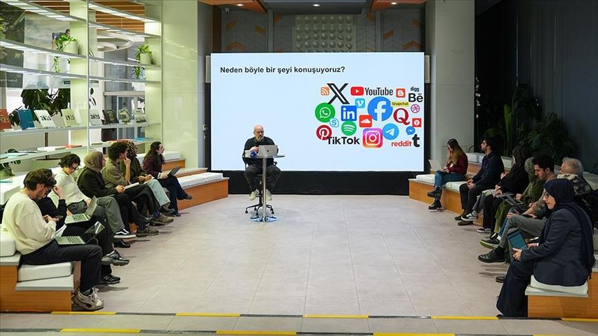 AA Akademinin "Yaratıcı Düşünme ve Tasarım Eğitimi" devam ediyor