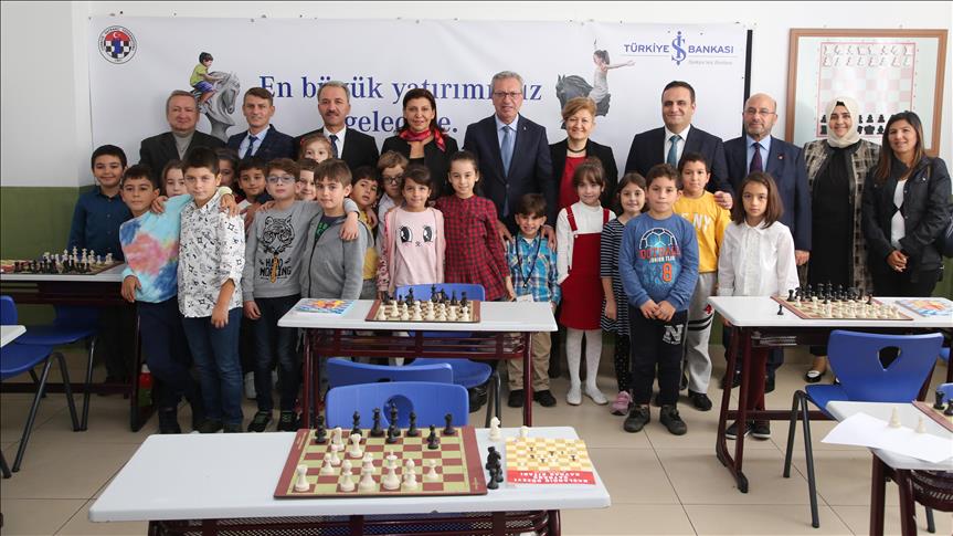 İş Bankası, 20 bininci satranç sınıfını açtı 