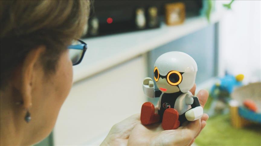 Toyota'nın arkadaş robotu "Kirobo Mini" piyasada