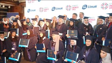 "Kuveyt'in Mühendis Kızları" ilk mezunlarını verdi