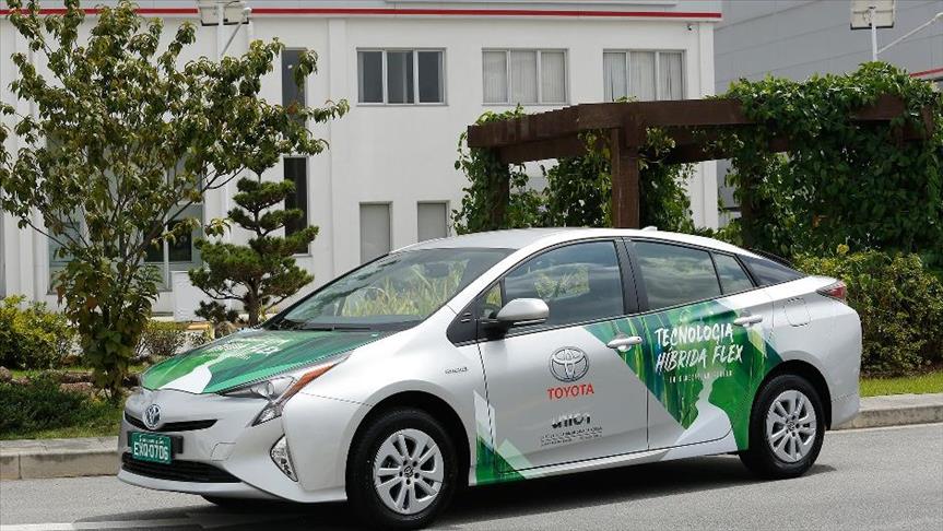 Toyota'dan dünyanın ilk alternatif yakıtlı hibrit araç prototipi