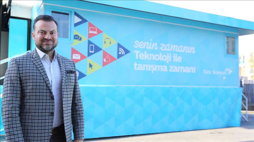 Türk Telekom Gezici Eğitim Tırı İstanbul'a Geliyor