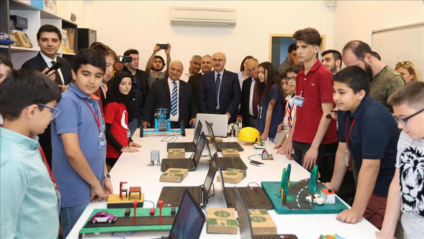 Turkcell'den 30 bin çocuğa teknolojik eğitim desteği 