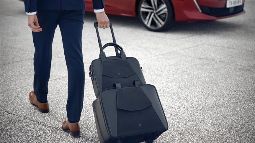 Peugeot'dan Alcantara detaylara sahip yeni bir çanta serisi