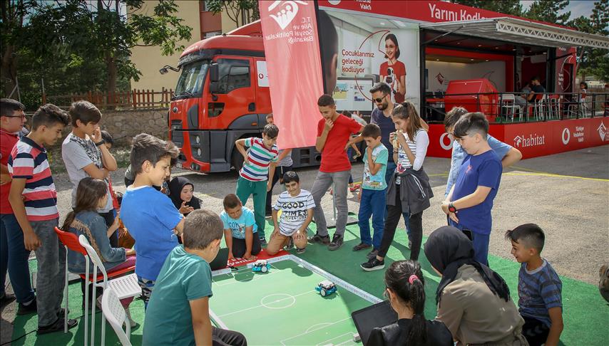 Vodafone, Sivas'ın köy ve kasabalarına "kodlama" götürdü