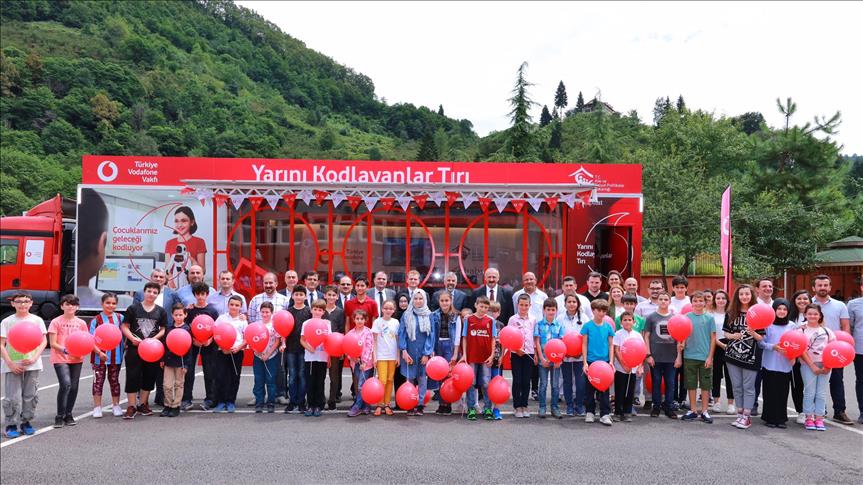 Vodafone'un kodlama seferberliğinin yeni durağı Trabzon'un Bereketli köyü 