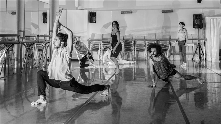 Akbank Sanat dans tutkunlarını buluşturuyor