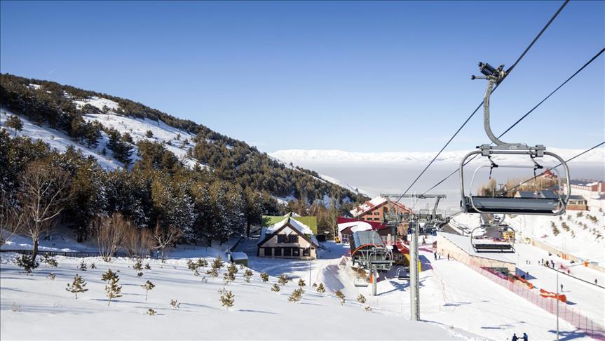 Kar yağışı, kayak ve snowboard ürünlerine ilgiyi artırdı