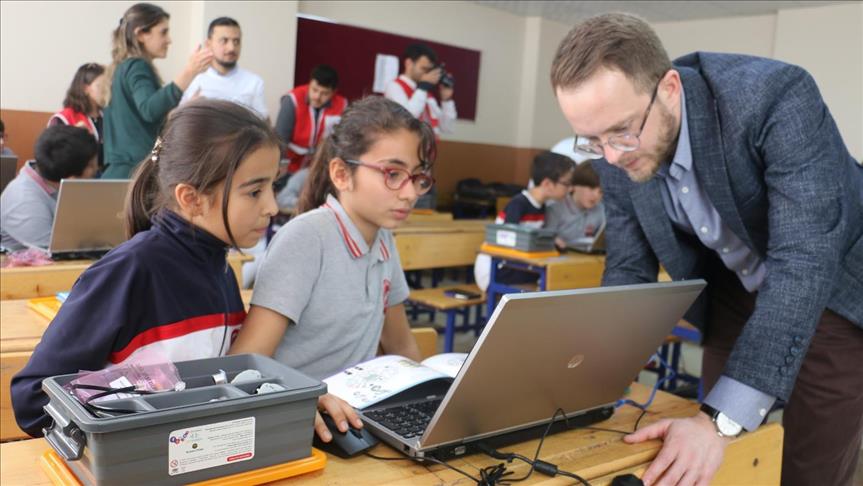 Kuveyt Türk'ten meraklı kaşiflere kodlama ve robotik eğitimi 