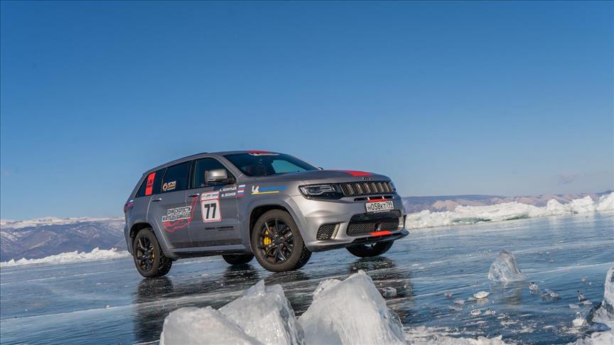 Jeep'ten buz üzerinde hız rekoru