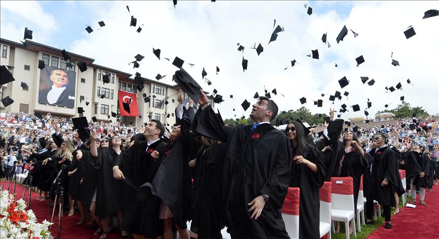 Koç Üniversitesi 25’inci mezunlarını verdi