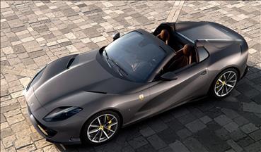 Ferrari üstü açılabilen yeni aracını tanıttı 